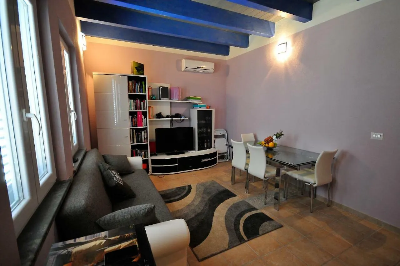 Blue House Apartment Alghero 0*,